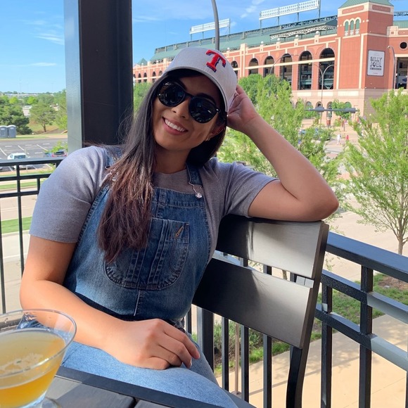 Meet your Posher, Jesenia - Picture 1 of 1